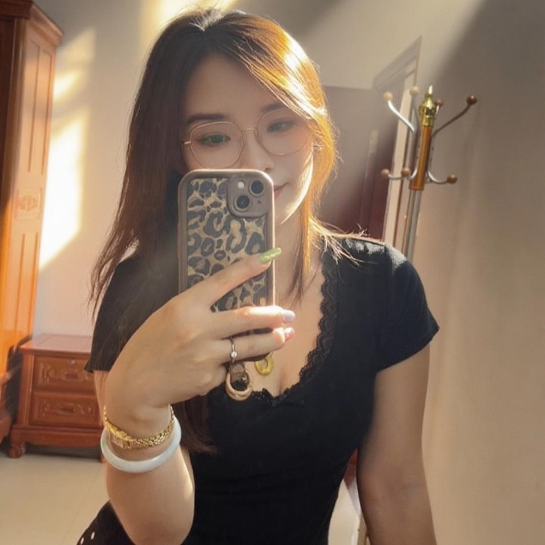 👄  薛  凡