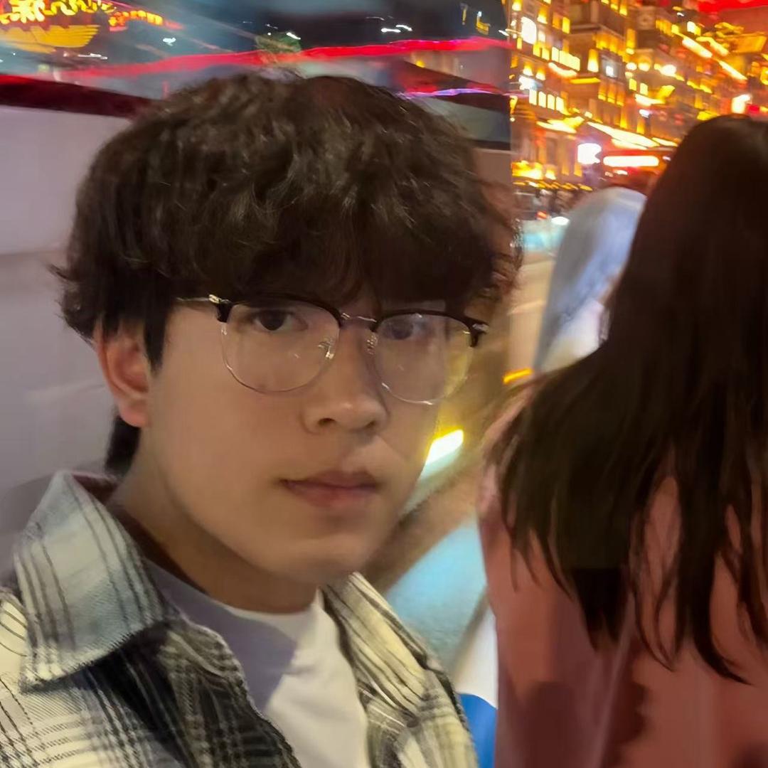 徐天天.