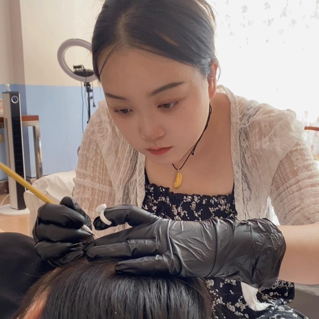 莎莎眉目定妆师