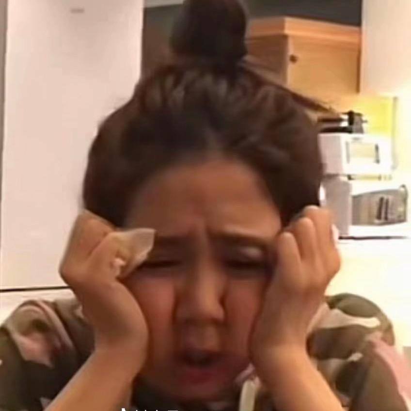 别捏我脸ˡᵃʕ̯•͡˔