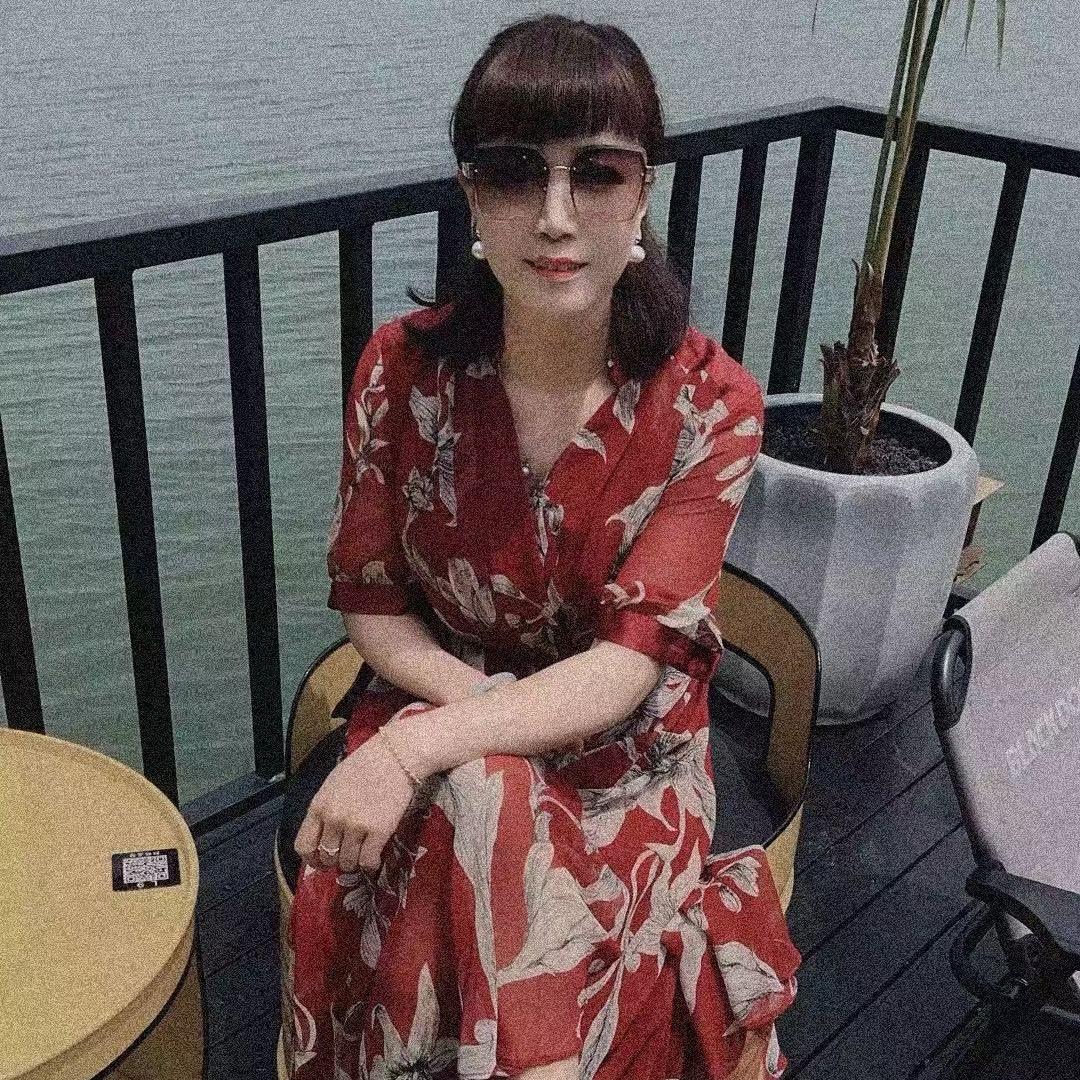 擦肩而过…