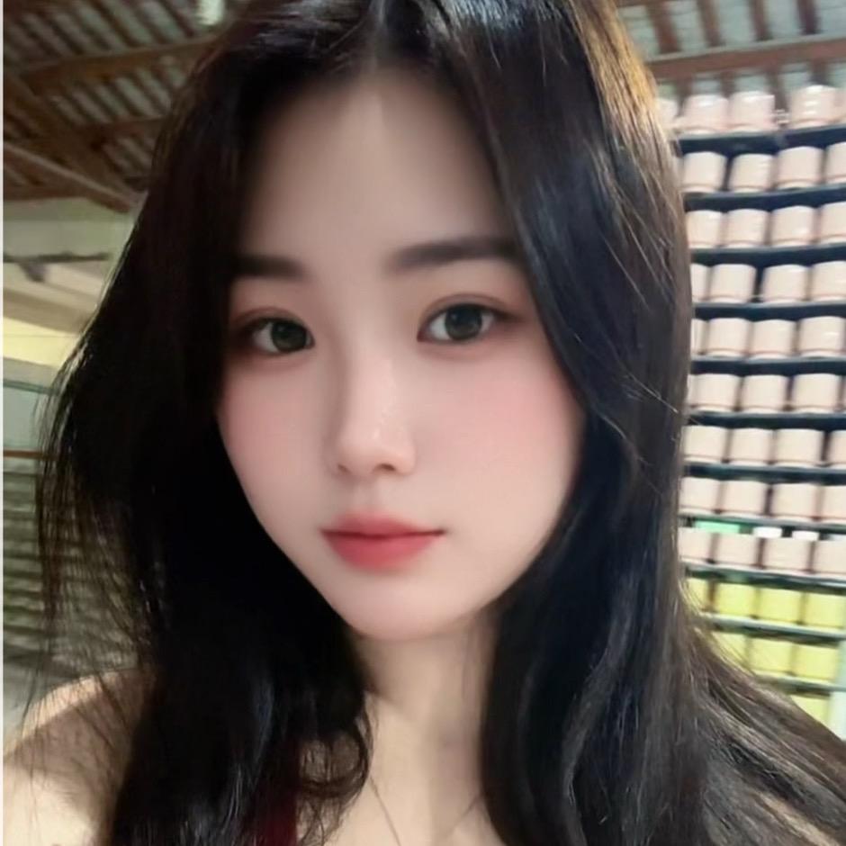 灿灿.