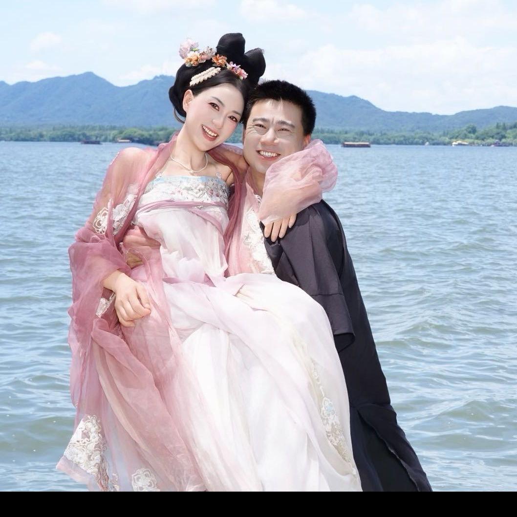 佳馨窗帘墙布地毯生活馆，