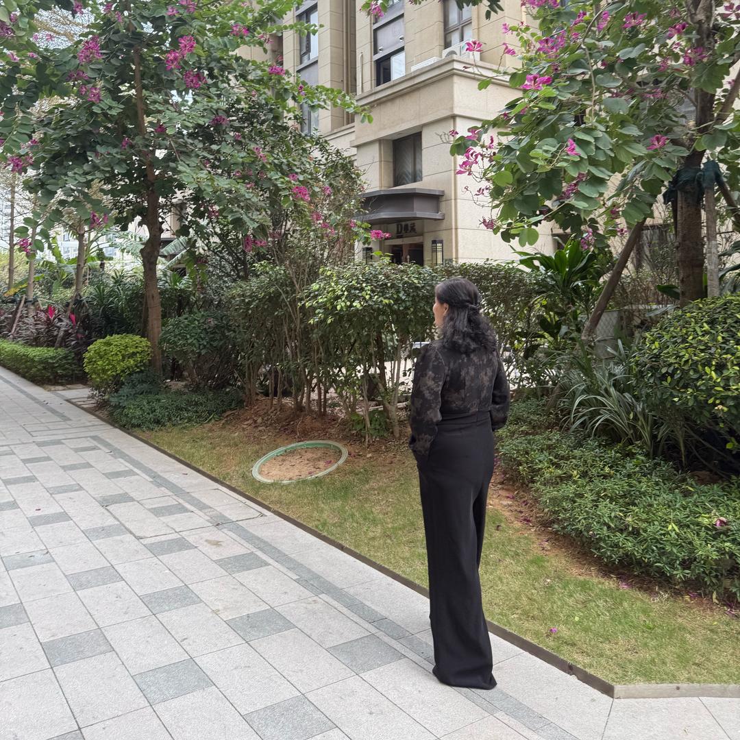 云中的花