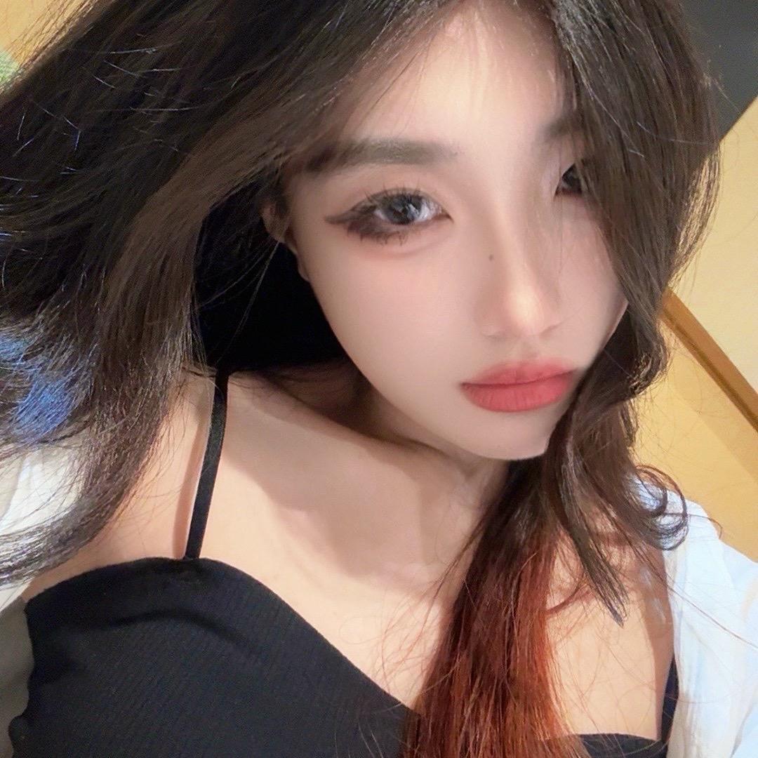 男友出轨那天我变成蟑螂钻到他床上产蟑螂卵