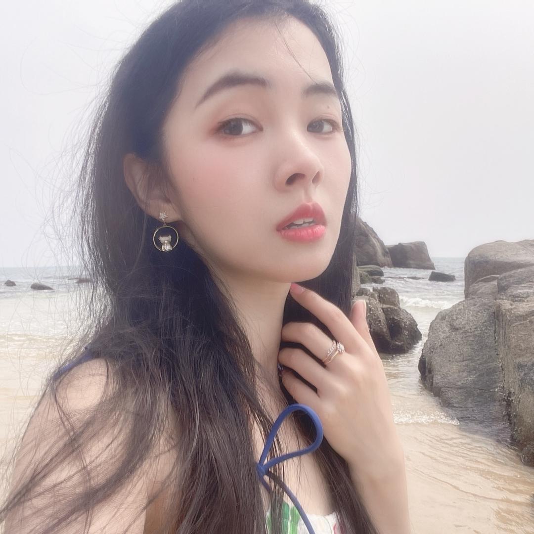 小梅吖