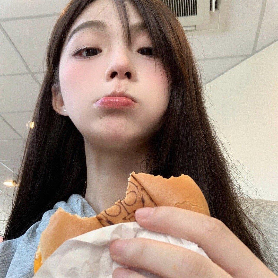 今天吃不饱📷