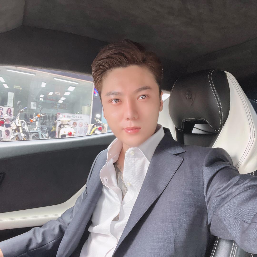 顽皮老板喝不醉丶