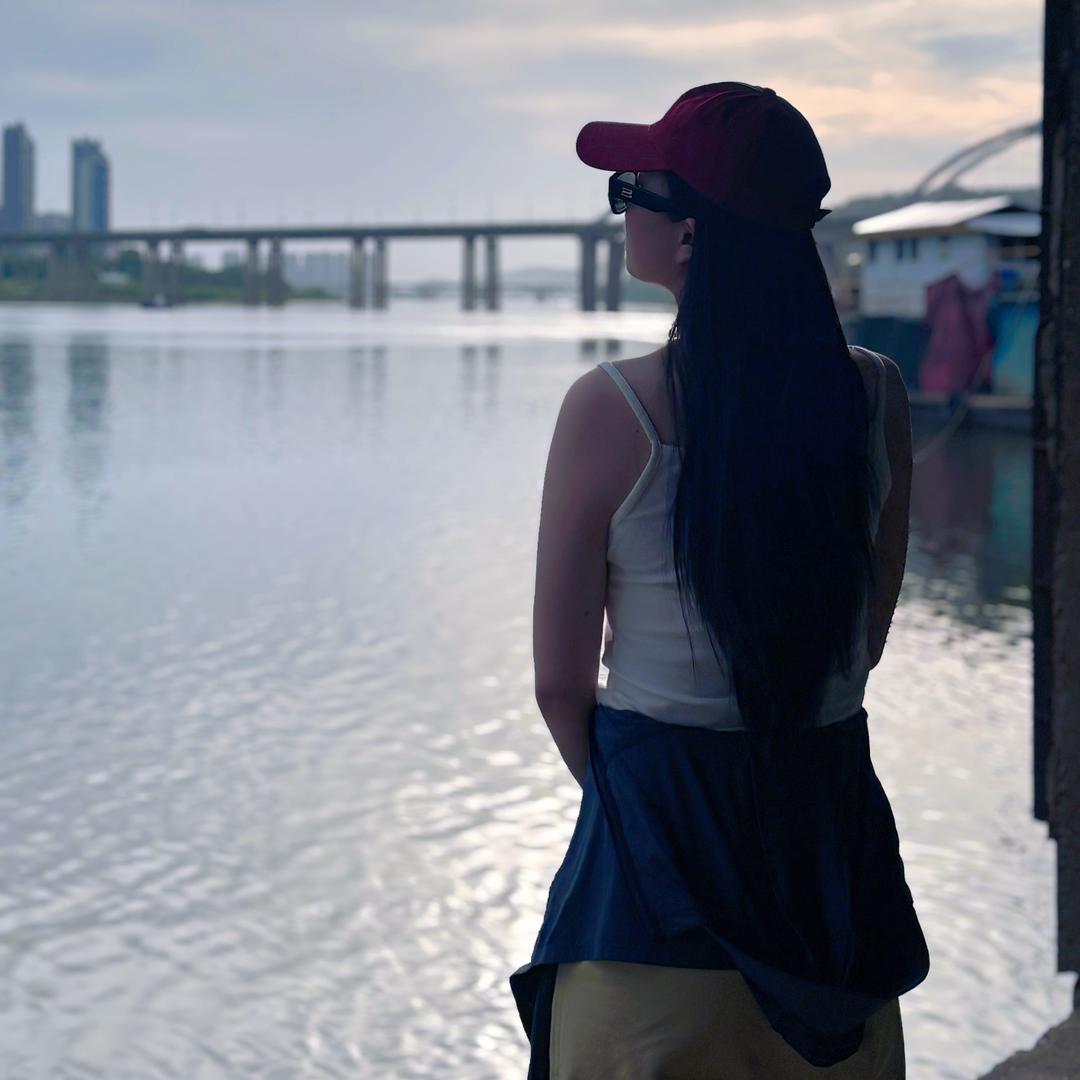 不爱吃草的杨 .