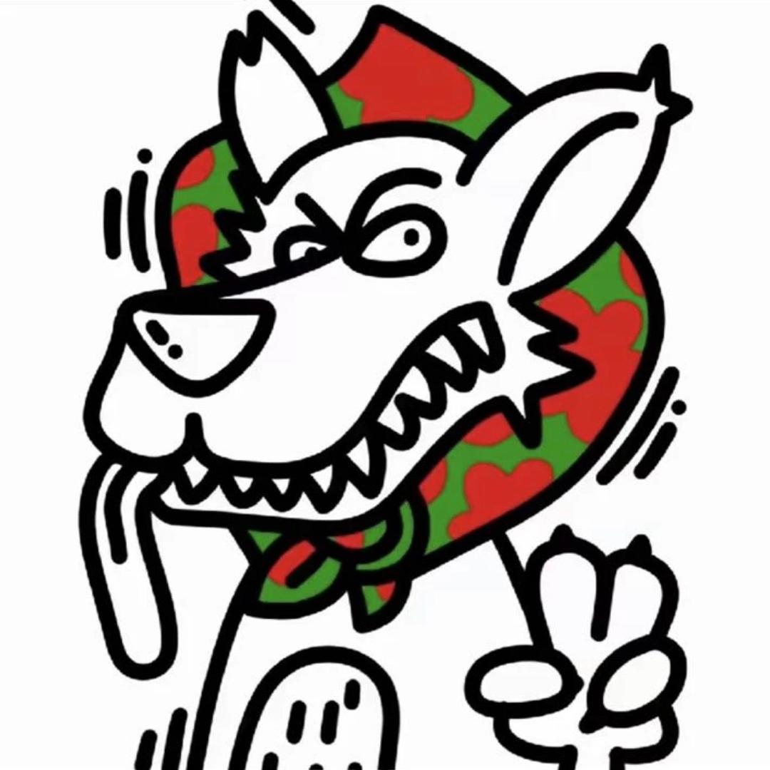 喝热水的小伙子