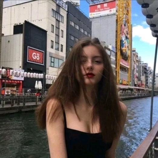 "熬夜秃头中