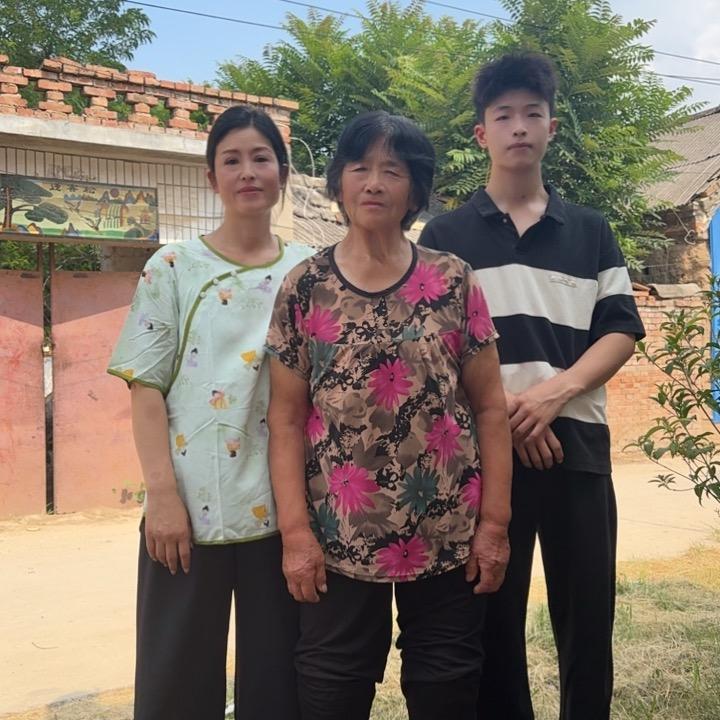 农村单身母亲爱唱歌（晓铃）