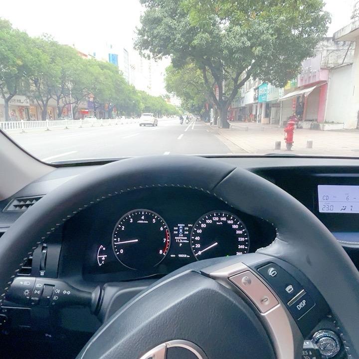 李少、