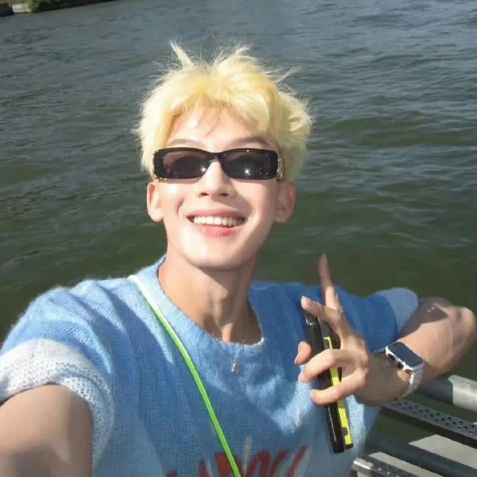 吹吹山顶的风💫