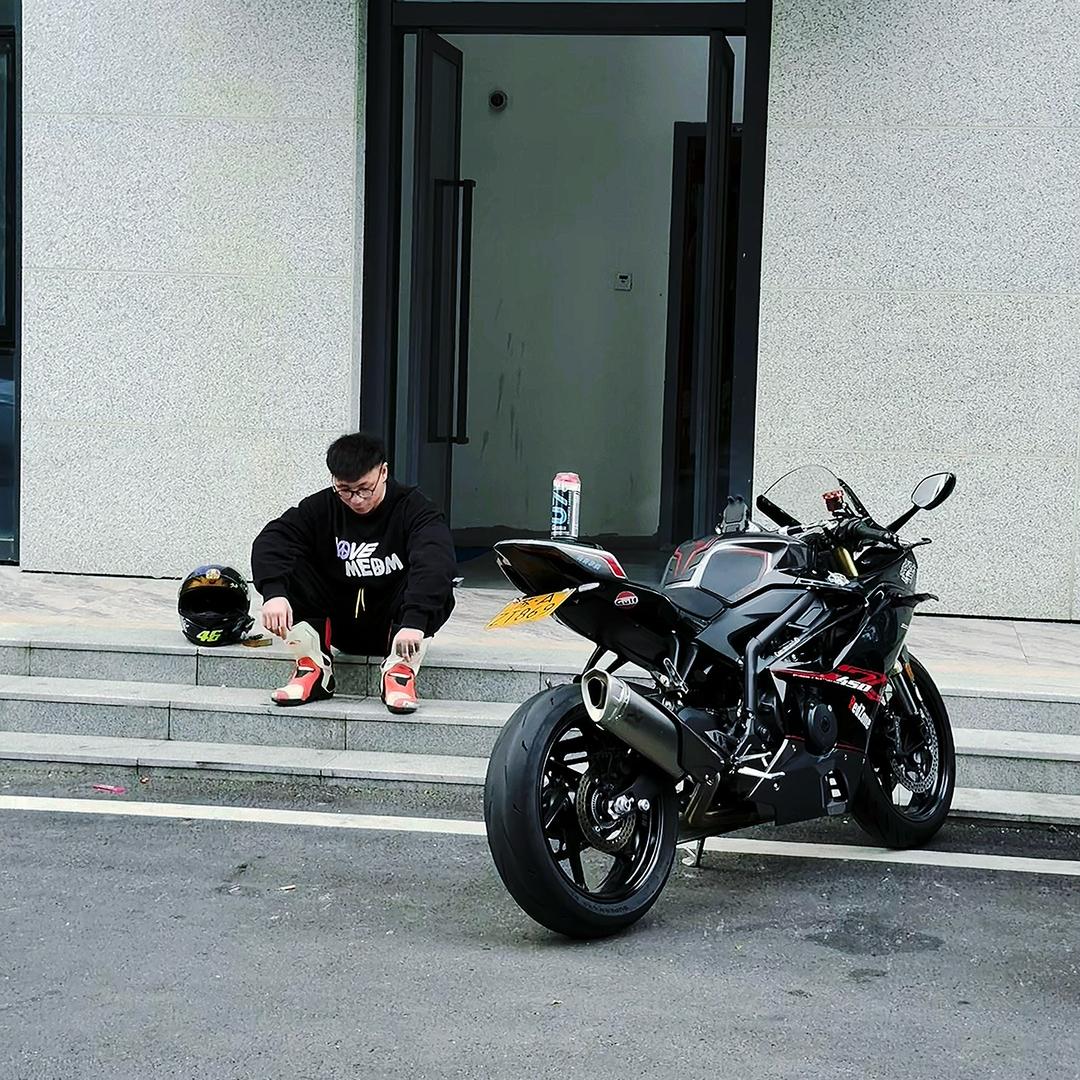 超级强壮壮壮巨兔🐰.