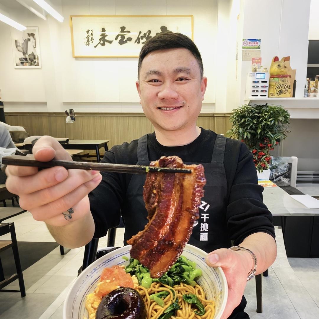小伙子干挑面特训营