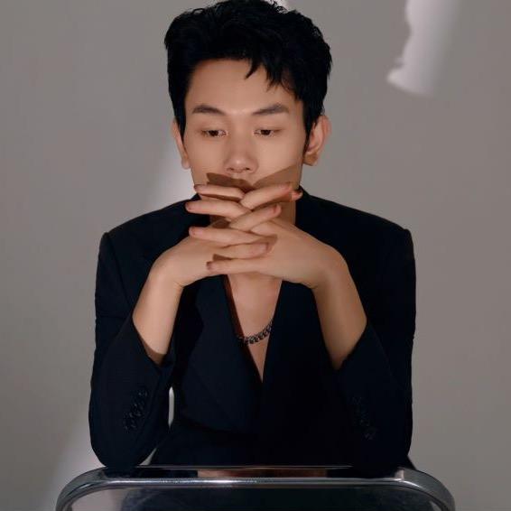 毕节显脸小发型设计吴长吉 曼画