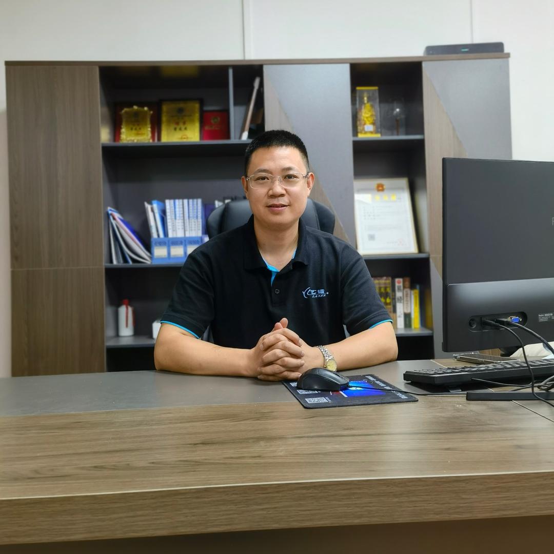 激光设备厂家-董友杰