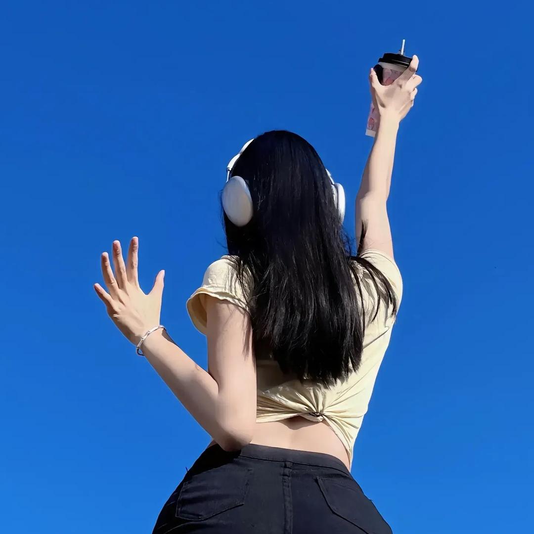 左左-