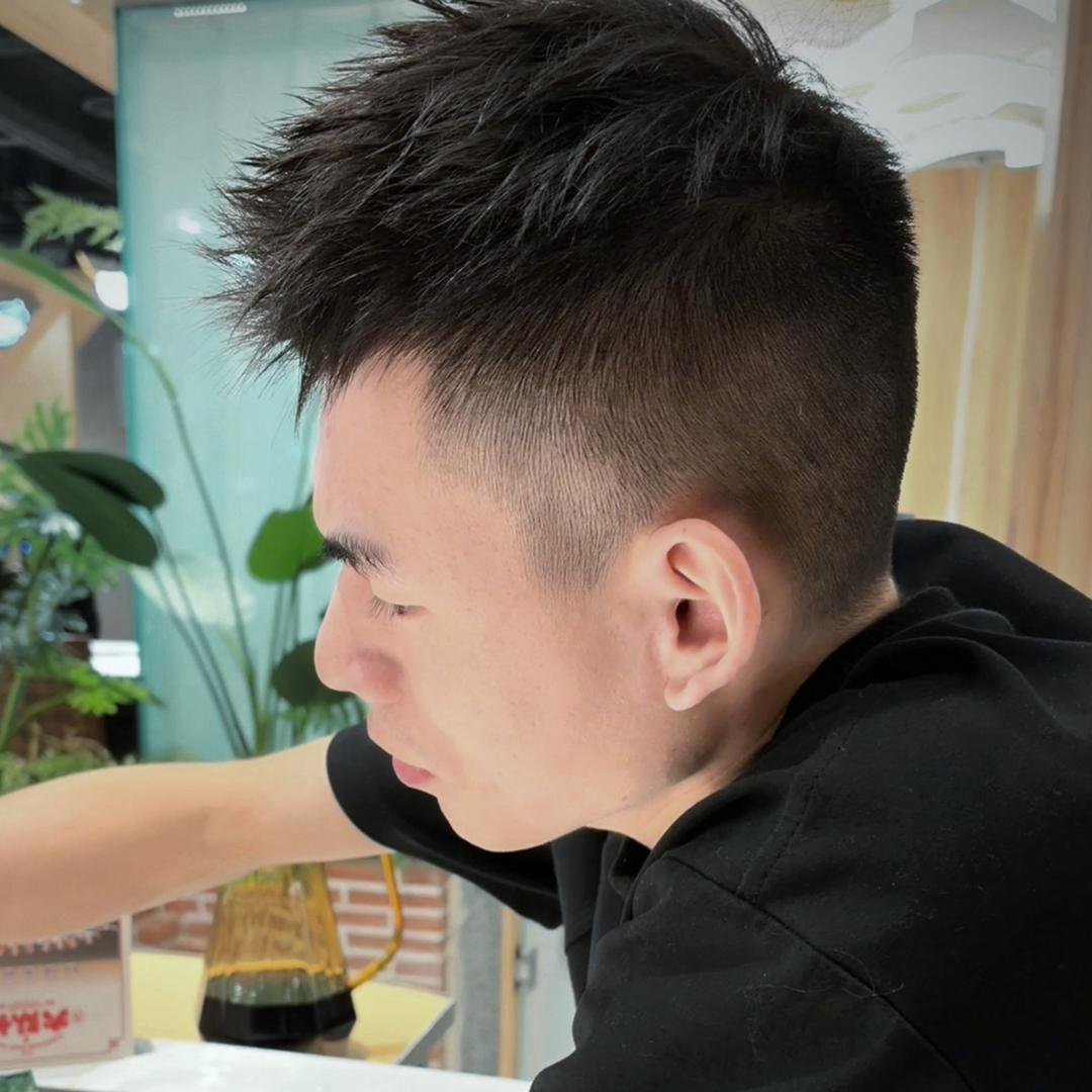 沈虎国.（返乡00后）