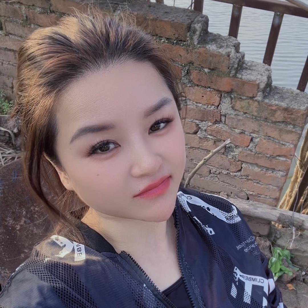 微笑掩饰忧伤