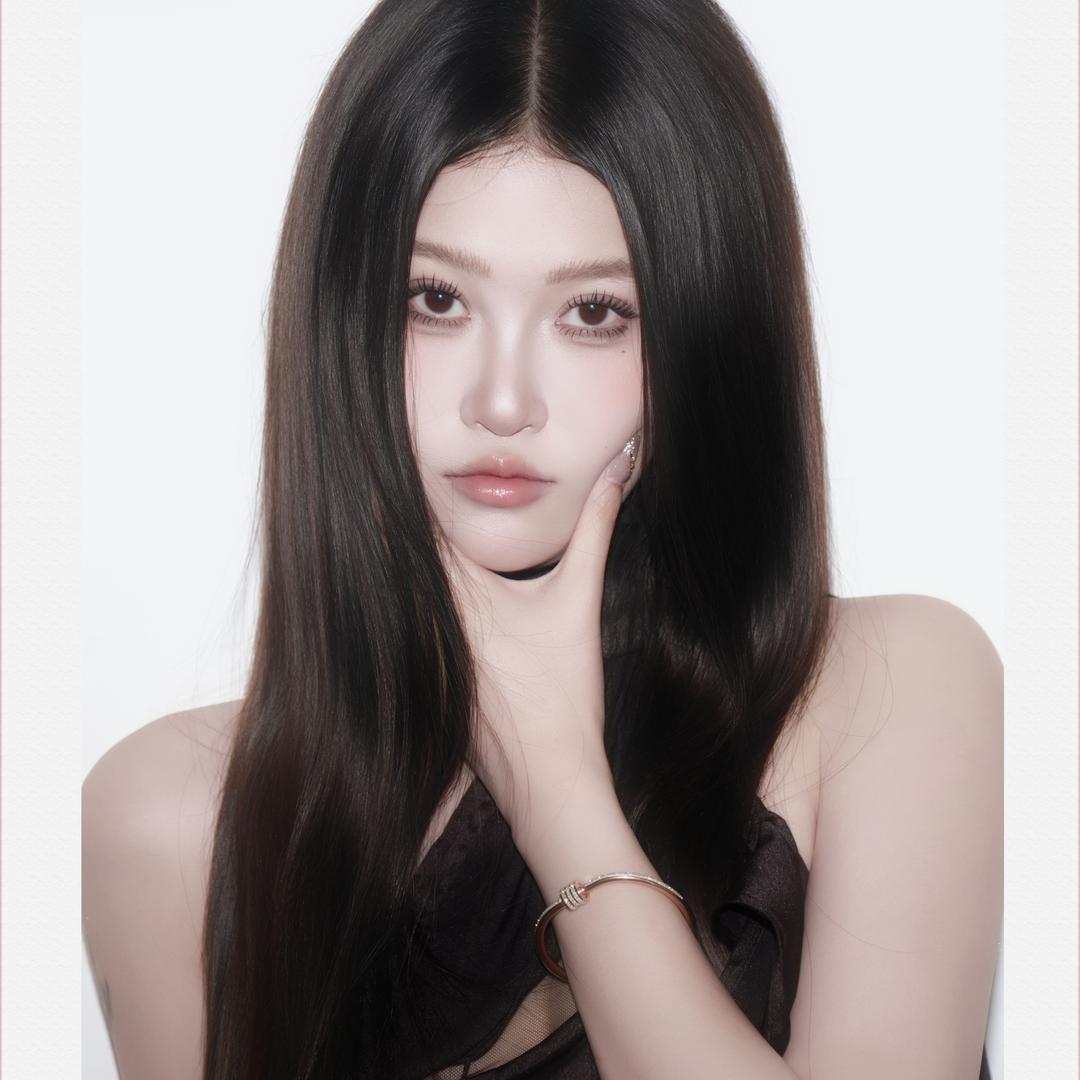 楚楚.