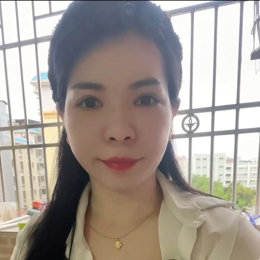 小慧爱鹦鹉