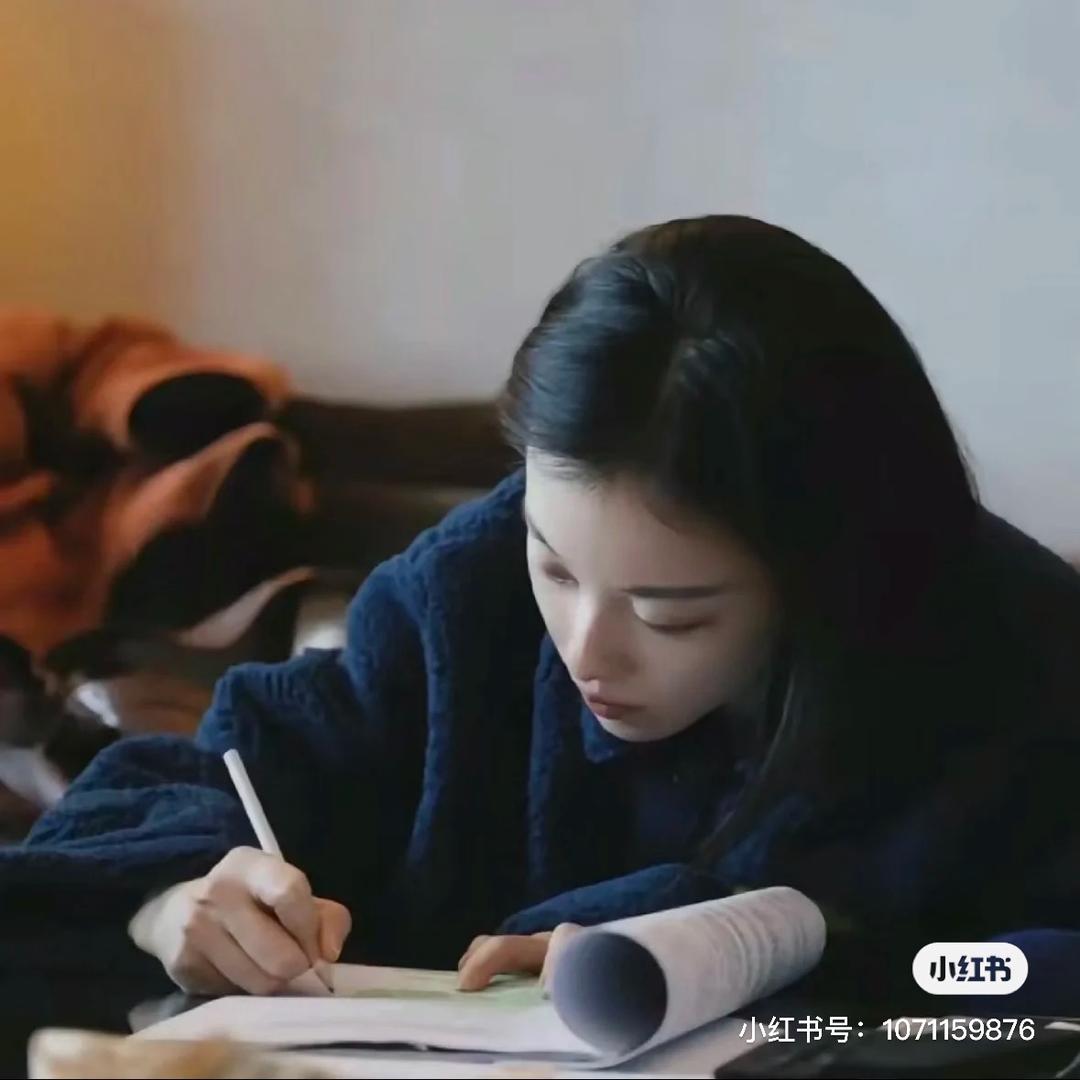 小欣不爱比心