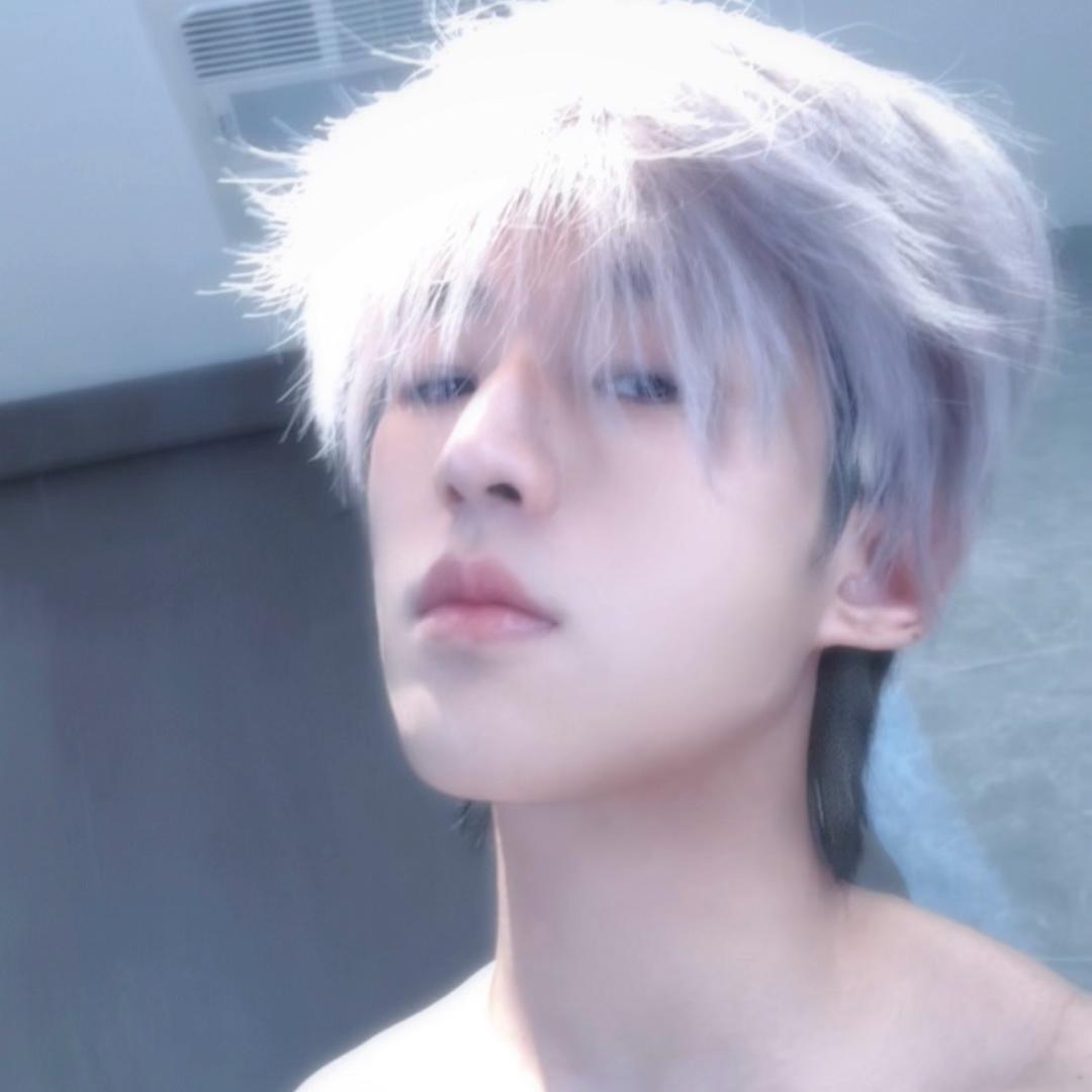 王一泽.