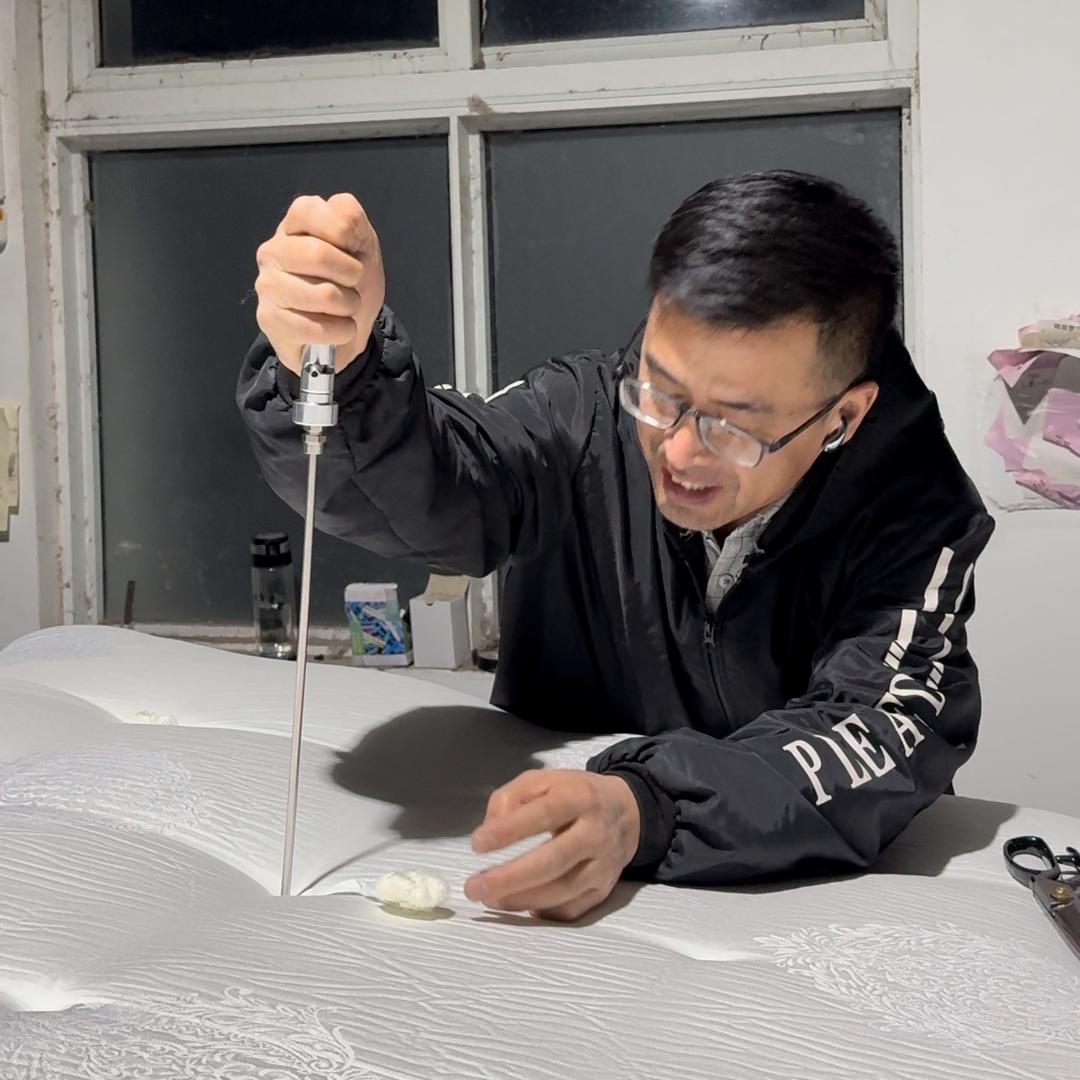 小雪（帮爸妈宣传床垫
