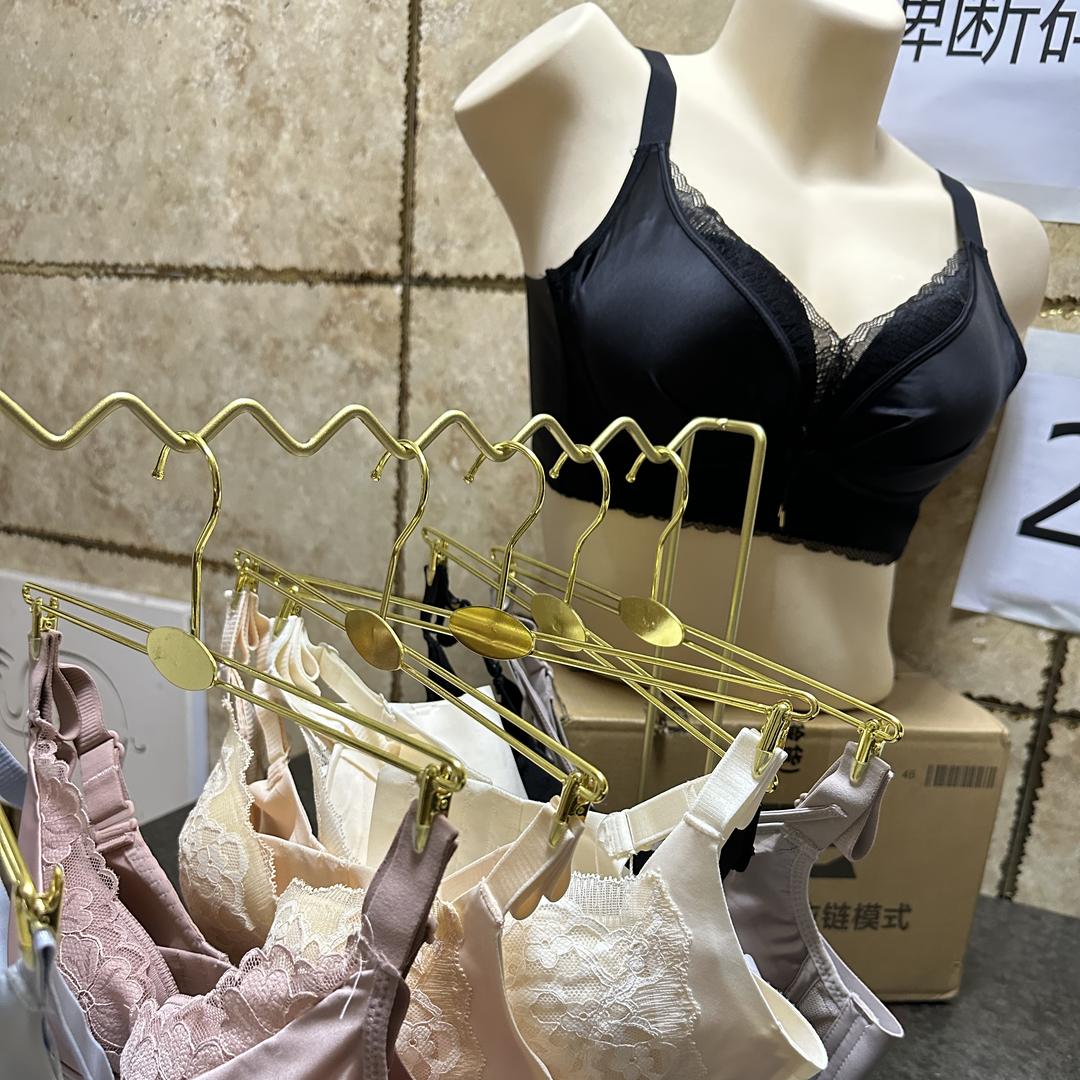 缦媞轻盈美衣