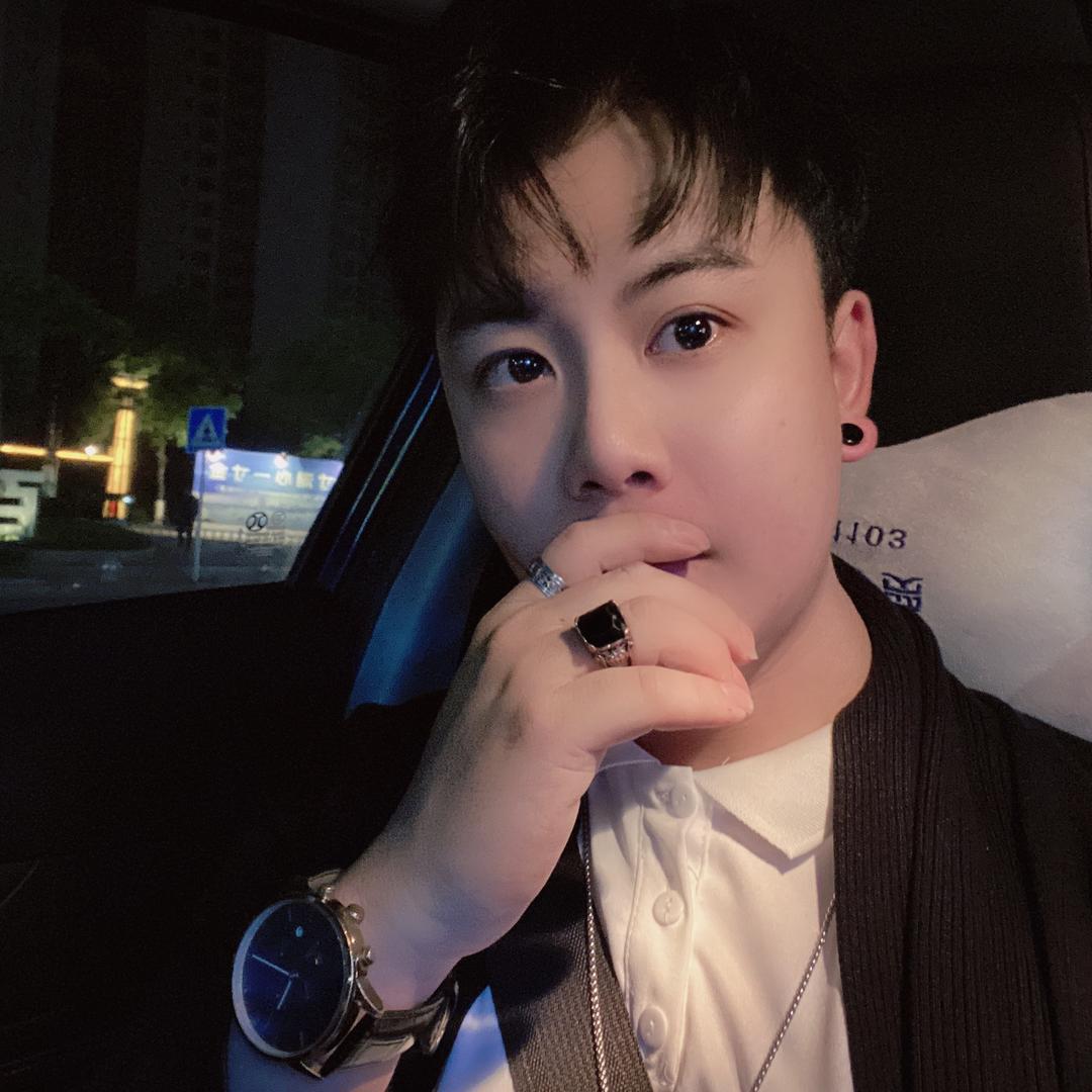 一个不吃香菜🌿的靓仔