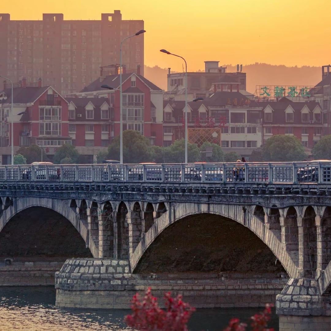 এ秋天的风 ✾᭄͜