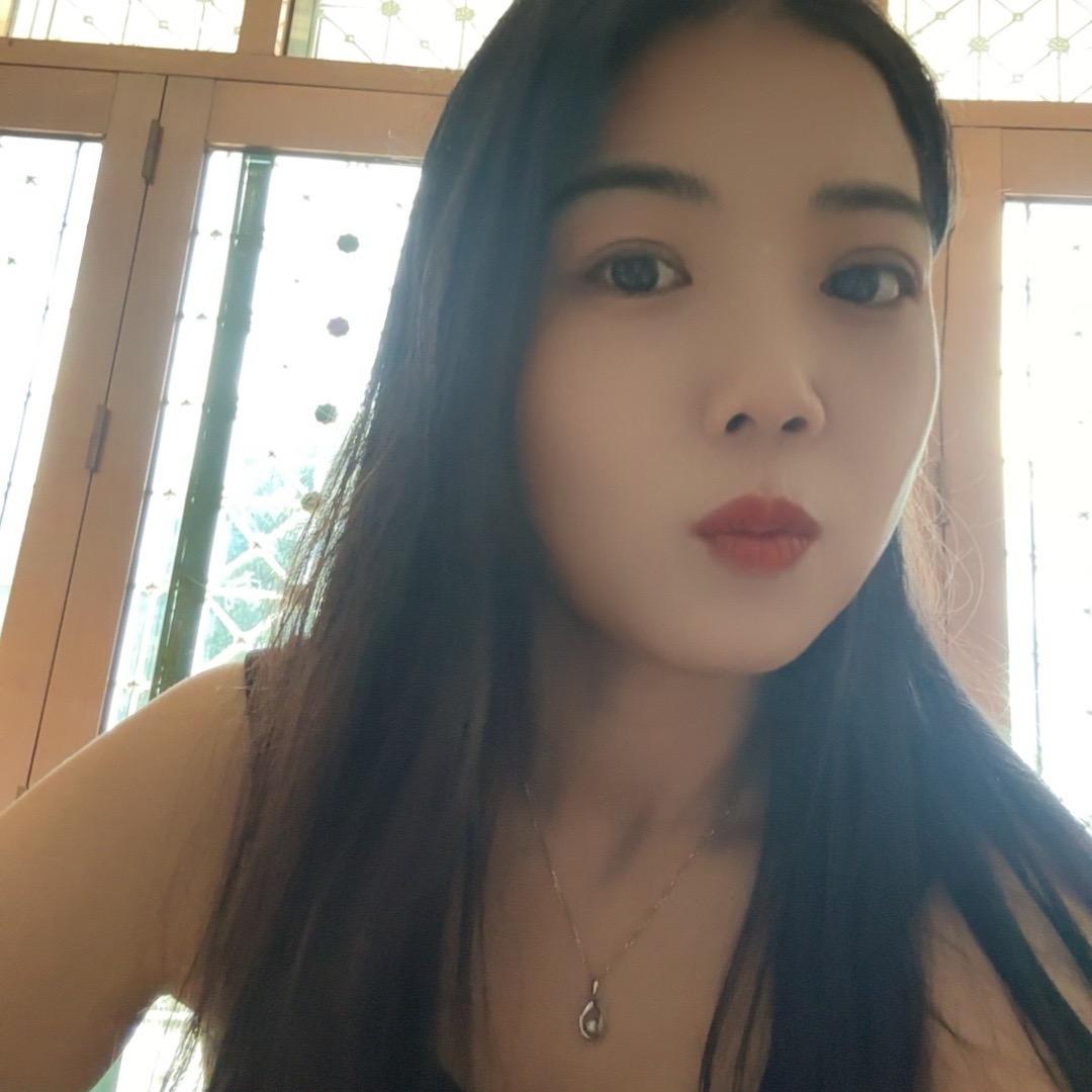 村里有个姑娘