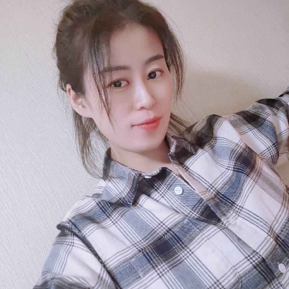 桦南紫苏岳彩艳