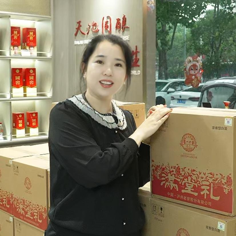 小芳姐泸州老窖