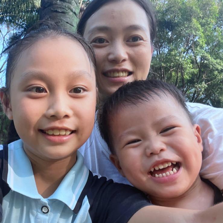 饲养员蕾妈