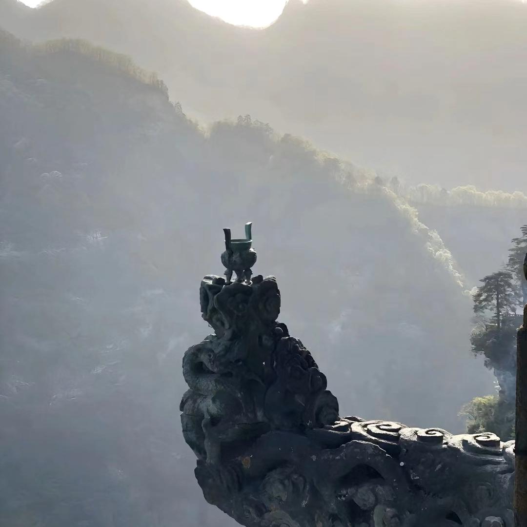 青逸散人