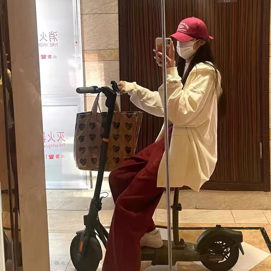 傲视娱乐圈的张寒头像