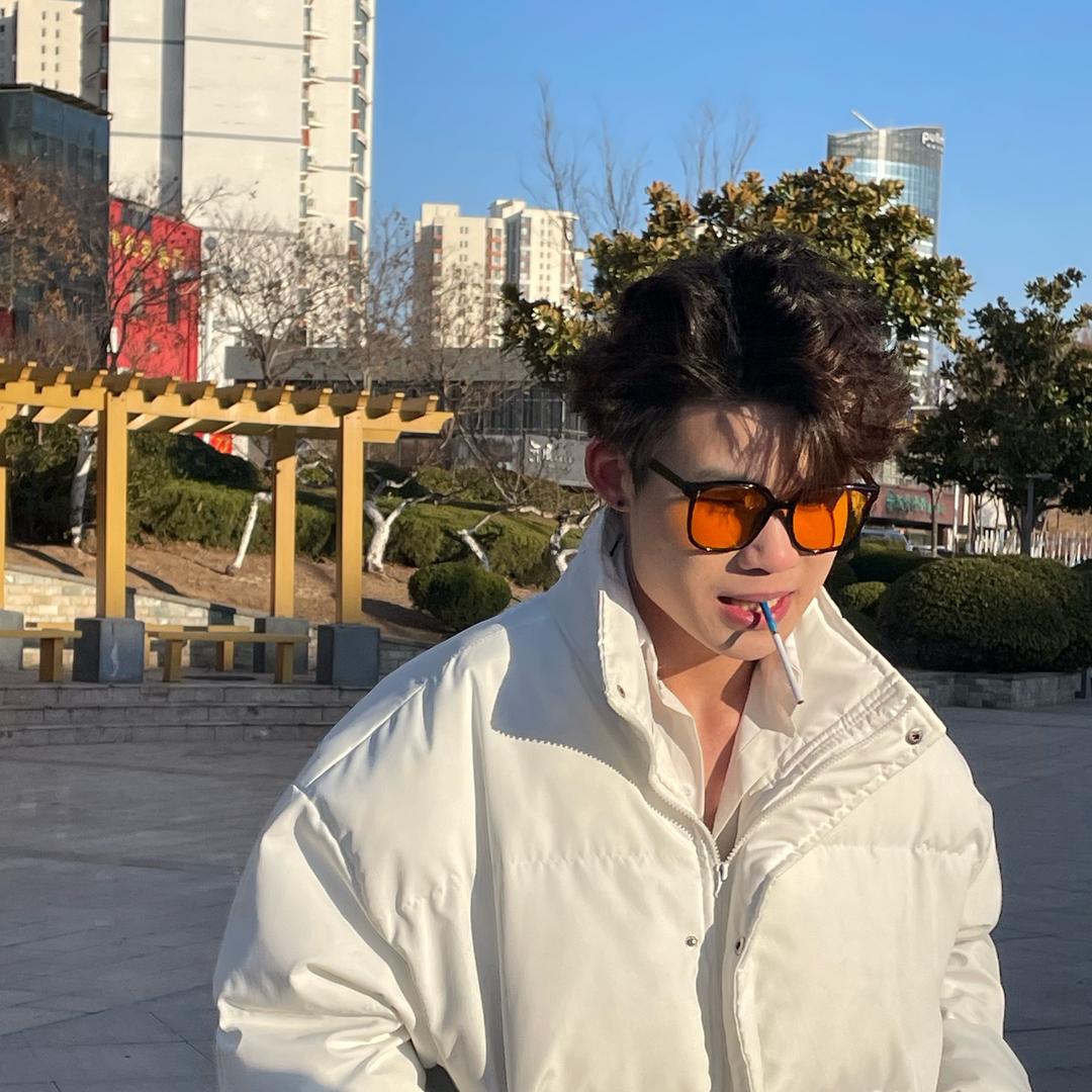 亦宸.