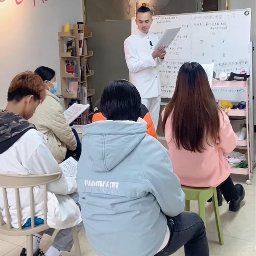 发型师自学英语做外贸