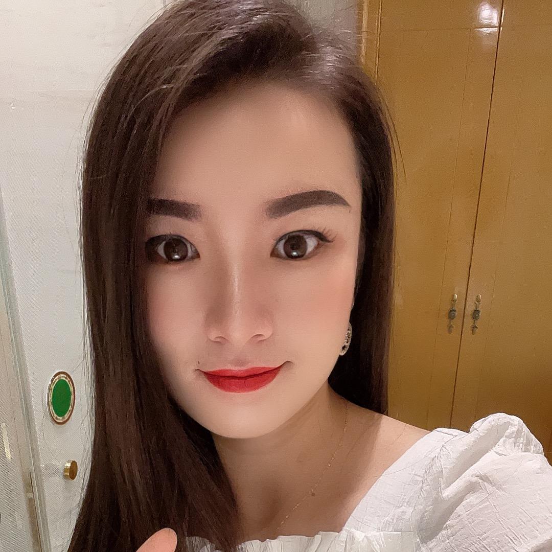 开卡车的亚萍