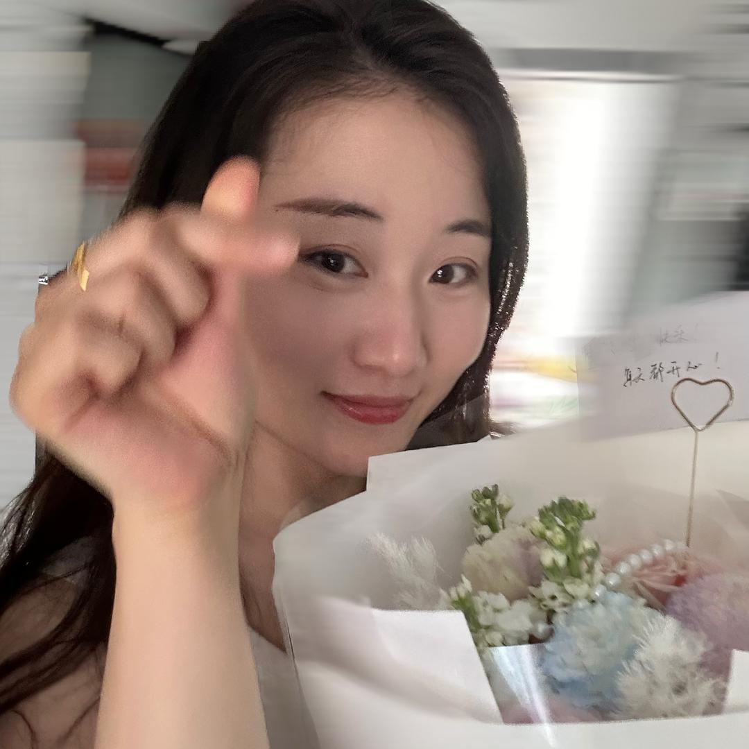 ＼\\٩( 'ω' )و //／