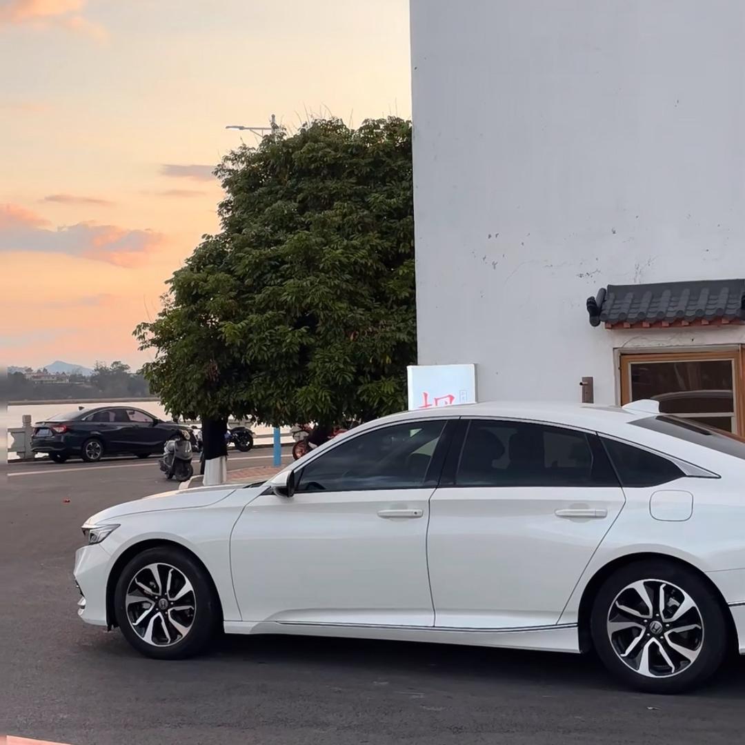 晓驰汽车服务部。