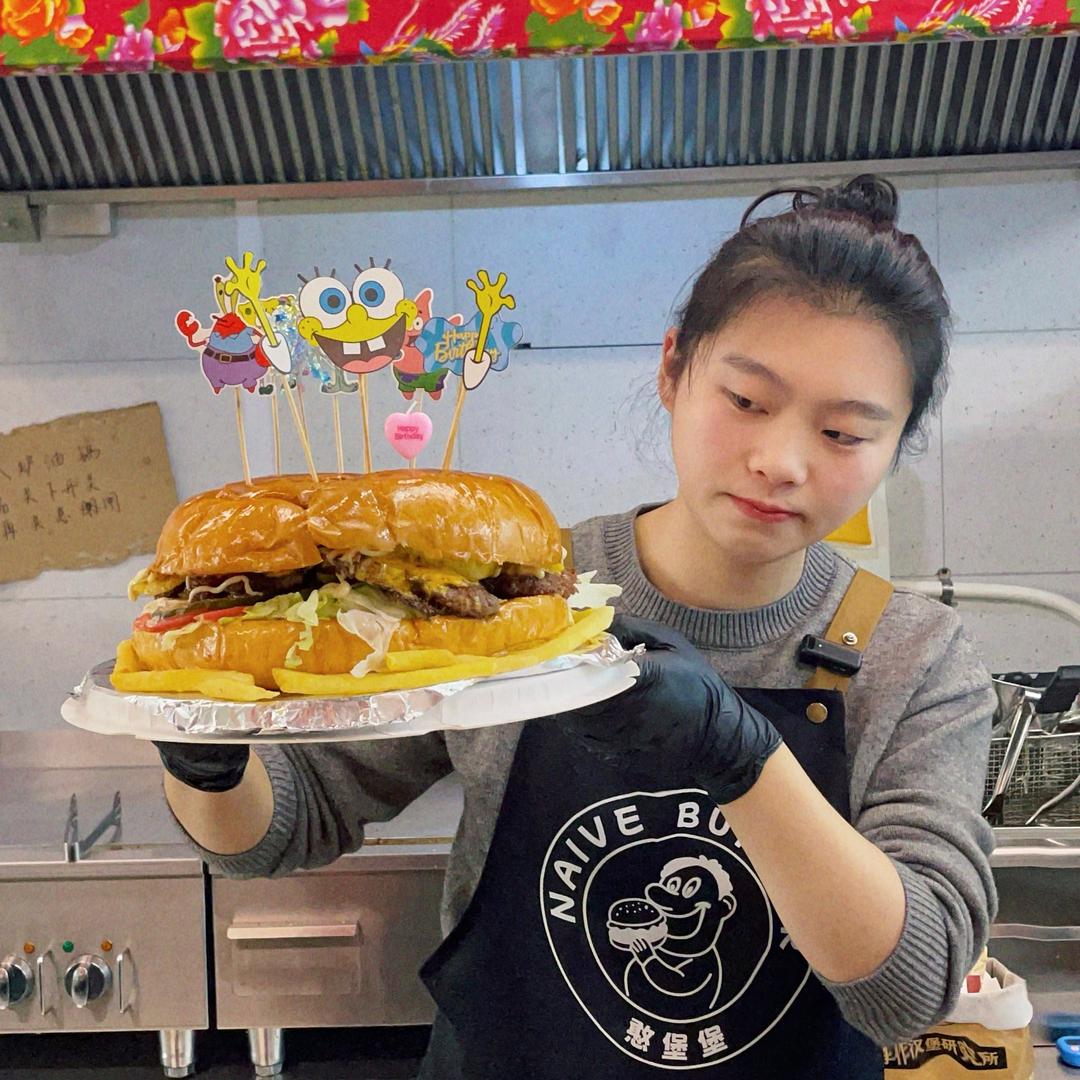 泗洪做手工汉堡-姗姗