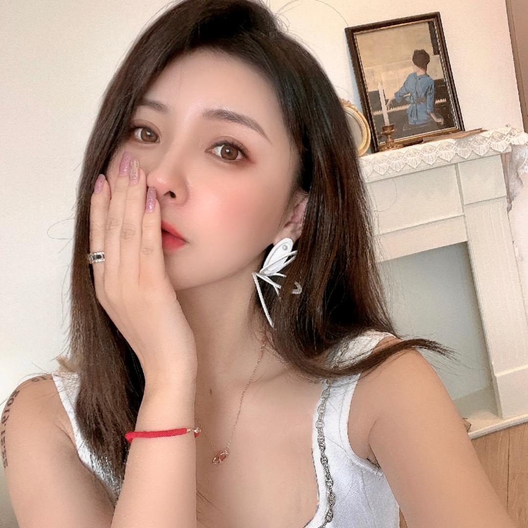 Daisy小小小小小可