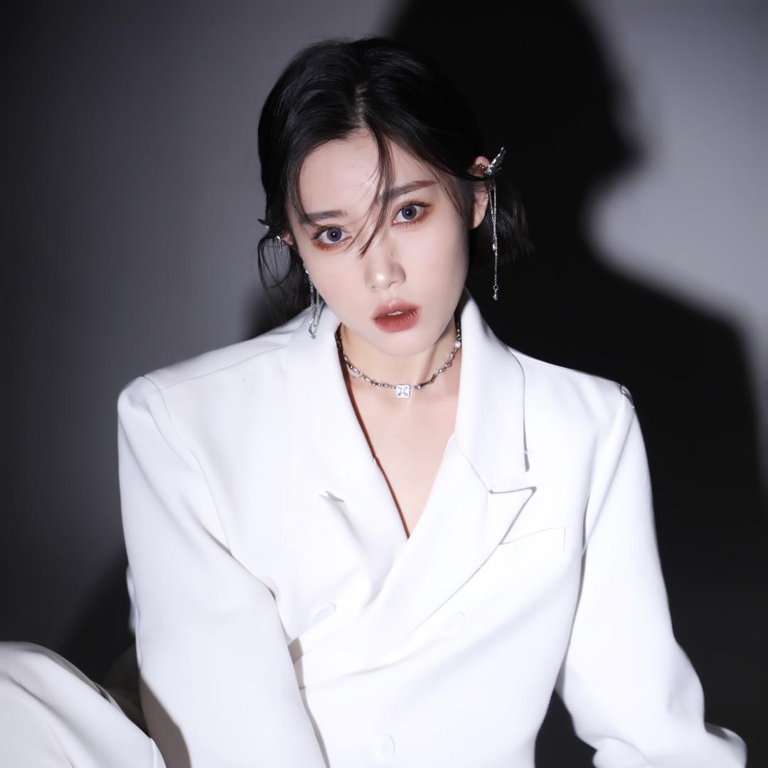 天津初见婚纱化妆霍美玲