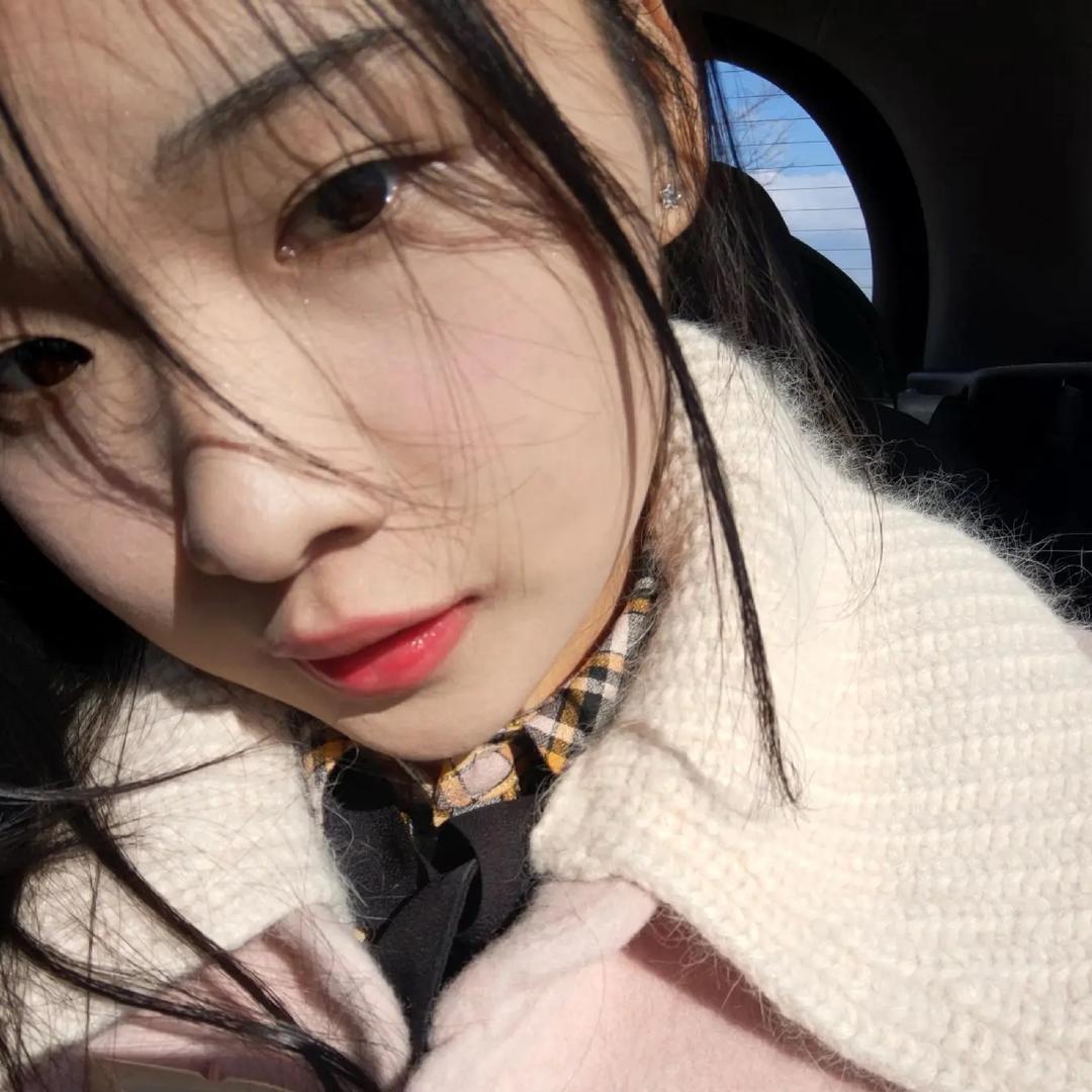 有点自闭的小女孩头像