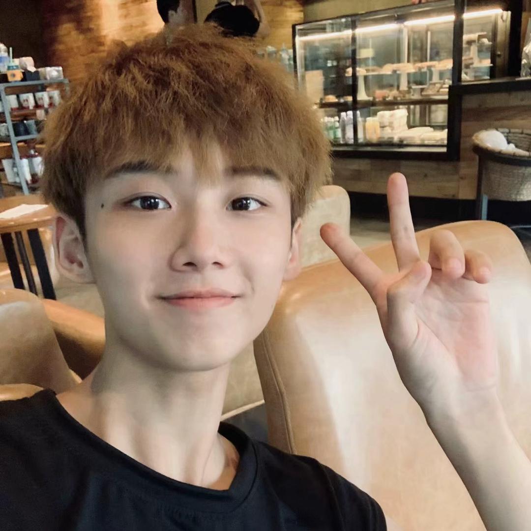 阿烨摇不动💫
