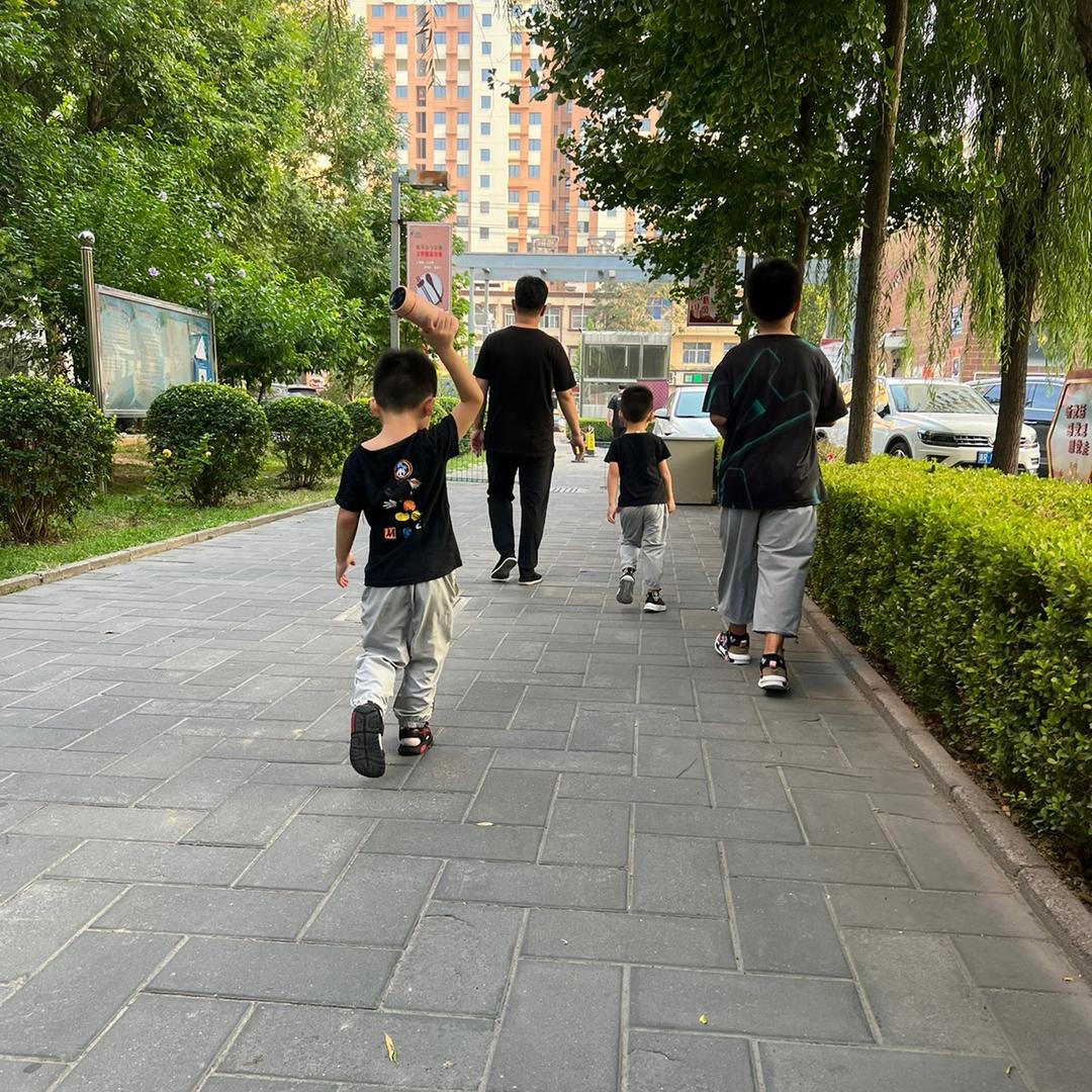 家有四个男盆友